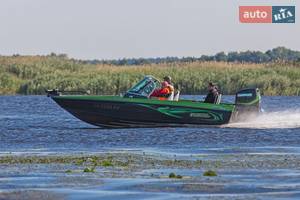 Finval 555 1-е поколение Катер