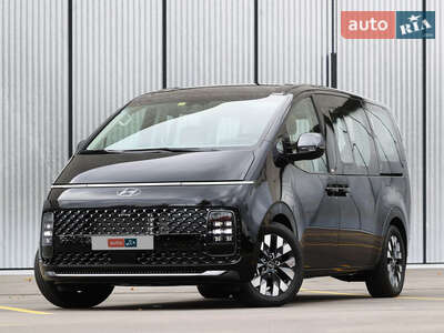 Hyundai Staria 2025 Top