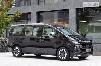 Hyundai Staria 2025 Top