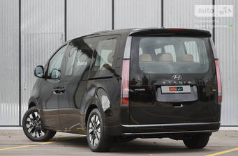 Hyundai Staria 2025 Top