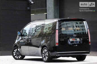 Hyundai Staria 2025 Top