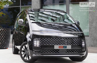 Hyundai Staria 2025 Top