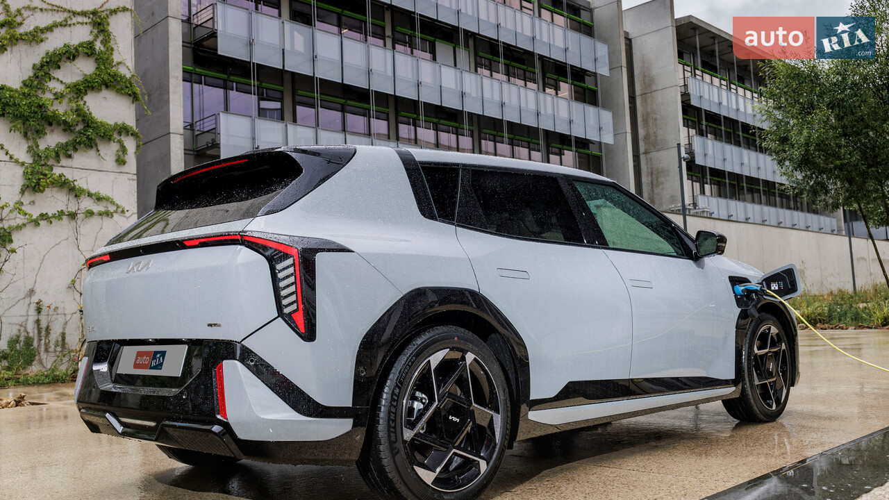 Kia EV4 1 поколение хэтчбек - фото 4