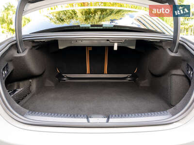 Mercedes-Benz E-Class 2024 Exclusive Line