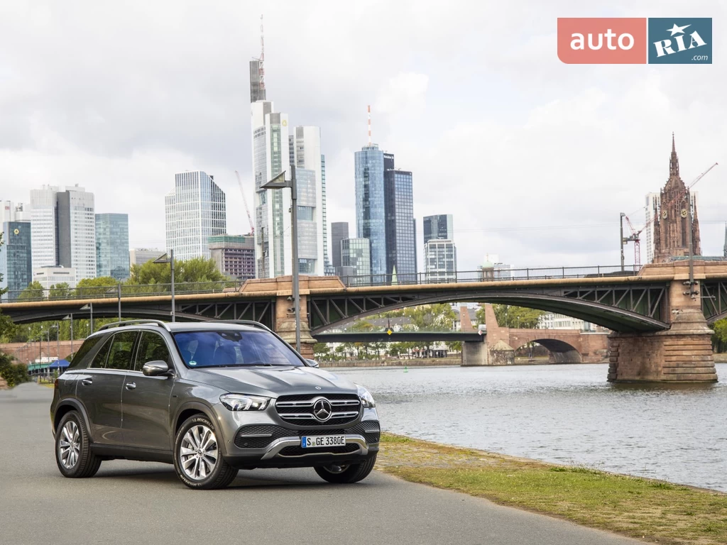 Mercedes-Benz GLE-Class Base