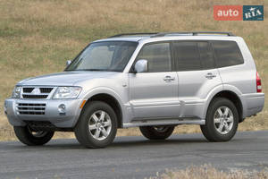 Mitsubishi montero III покоління (FL) Позашляховик