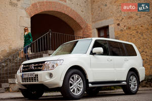 Mitsubishi montero IV покоління Позашляховик