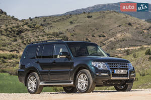 Mitsubishi montero IV покоління Позашляховик