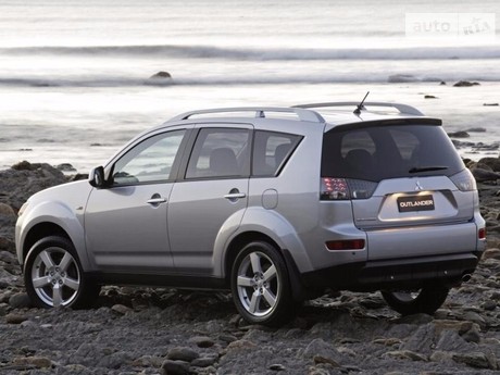 Mitsubishi Outlander XL 2011