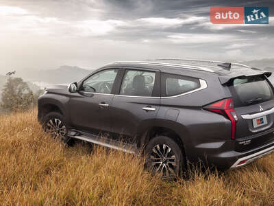 Mitsubishi Pajero Sport 2025 Instyle