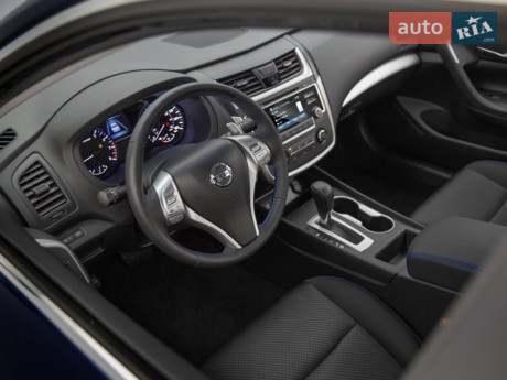 Фото Ніссан Алтіма року 