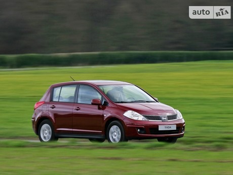TIIDA Nissan TIIDA