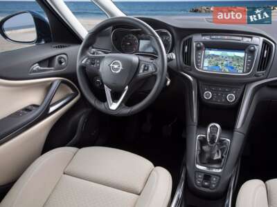 Opel Zafira 2025 Base