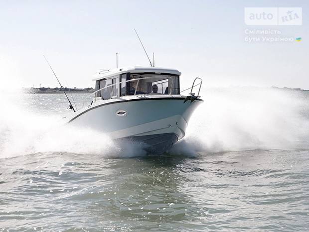 Quicksilver 755 Pilothouse 1-е покоління Катер