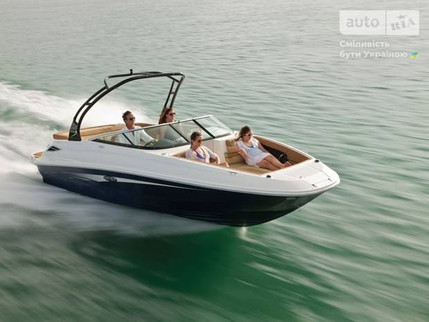 Sea Ray 240 Sundeck Outboard 1-е поколение Катер