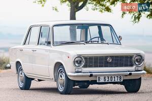 SEAT 124 I покоління Седан