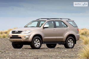 Toyota fortuner I покоління Позашляховик