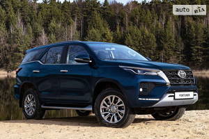 Toyota fortuner II покоління (FL) Позашляховик