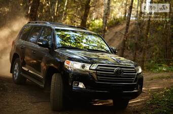 Toyota Land Cruiser 200 2021 Basis