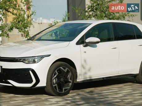 Volkswagen Golf 2025