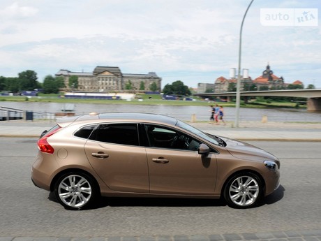 Volvo V40