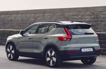 Volvo XC40 Plus Dark