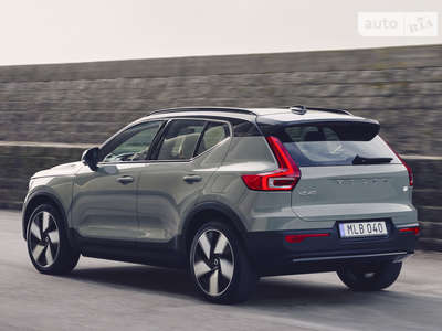 Volvo XC40 2024 Plus Dark