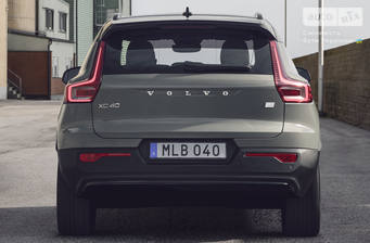 Volvo XC40 2024 Plus Dark