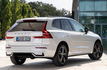 Volvo XC60 Plus Dark