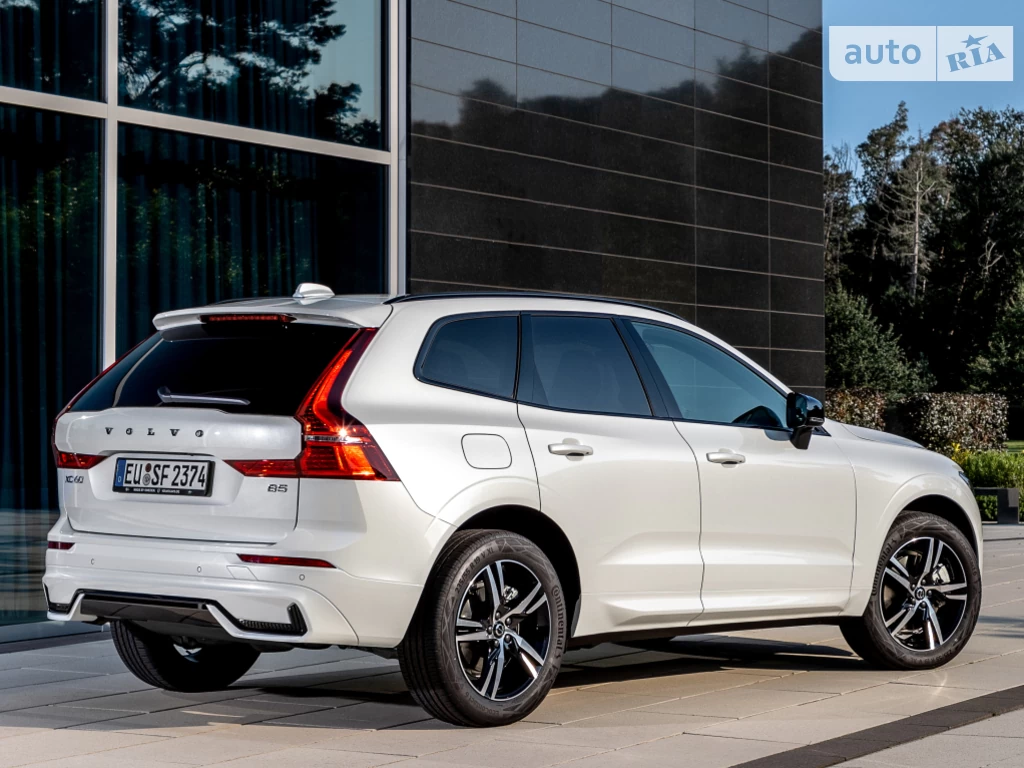 Volvo XC60 Plus Dark