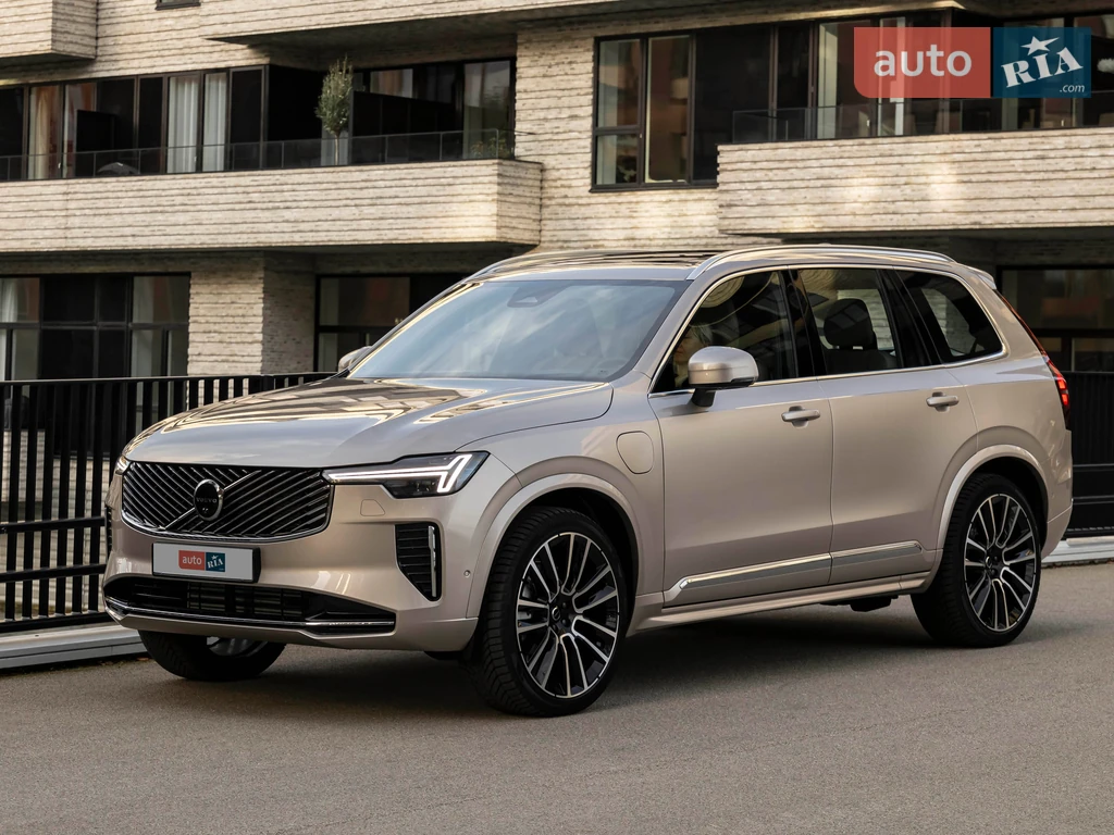 Volvo XC90 Plus Dark