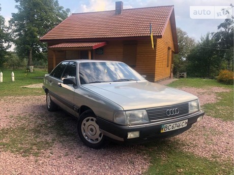 Audi 100