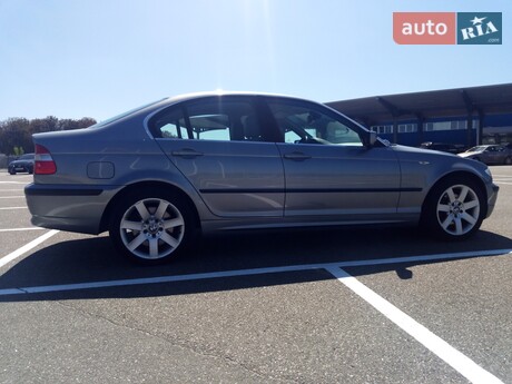 BMW 330 2004
