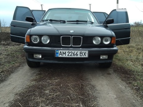 BMW 735 1990
