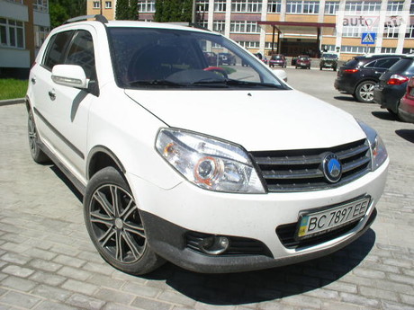 Geely MK Cross