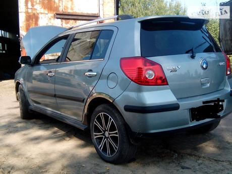 Geely MK Cross