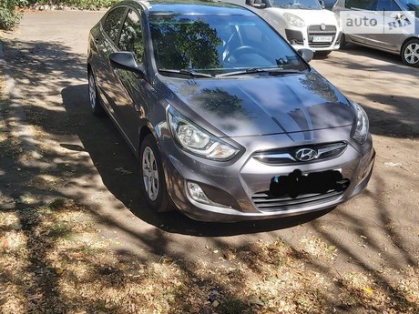 Hyundai Accent 2013