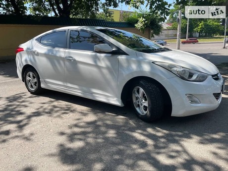 Hyundai Avante 2011