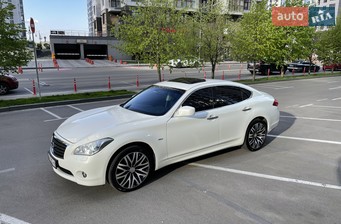 Infiniti Q70 2014