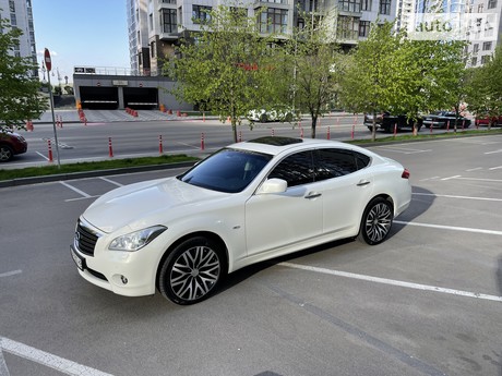 Infiniti Q70 2014