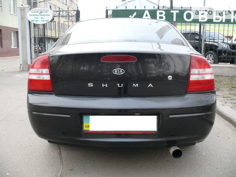 Kia Shuma