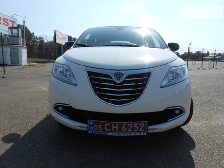 Lancia Ypsilon 0.9 АТ (85 л.с.) 2013