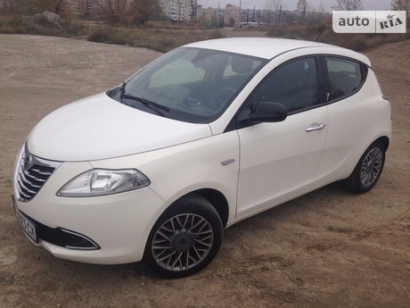 Lancia Ypsilon 0.9 АТ (85 л.с.) 2012