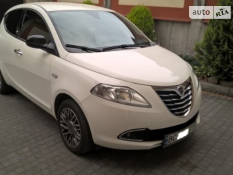 Lancia Ypsilon 0.9 АТ (85 л.с.) 2013