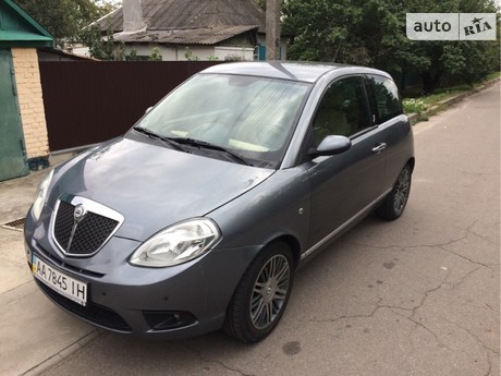 Lancia Ypsilon