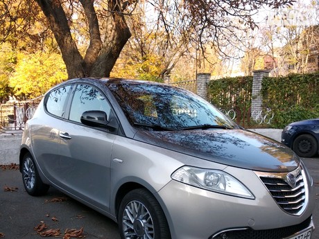 Lancia Ypsilon 2012