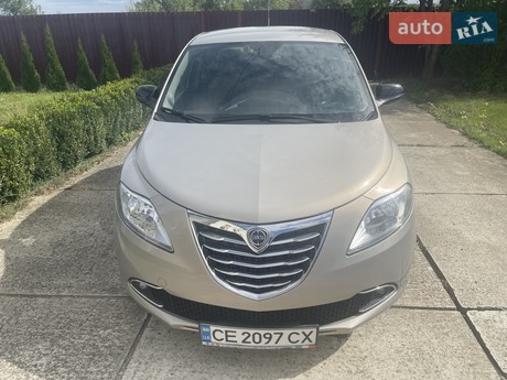 Lancia Ypsilon 2012