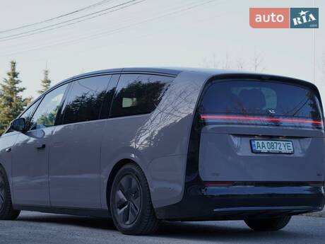 Li Auto MEGA 2025 в Киеве