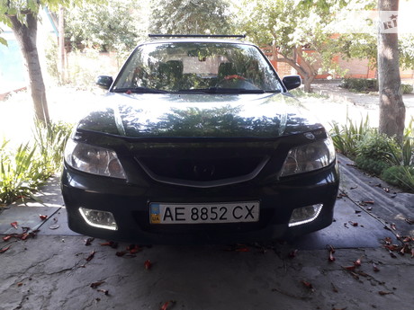 Mazda 323F 2001