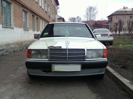Mercedes-Benz 190 1984 Mercedes-Benz 190 1984